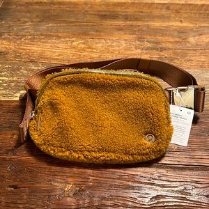 Everywhere belt bag *fleece BNWOT